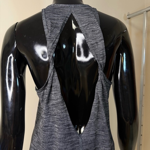 Lululemon Trapeze Twist Tank Top Heathered Gray Size 6 - Open Back Yoga Athletic - Picture 3 of 9